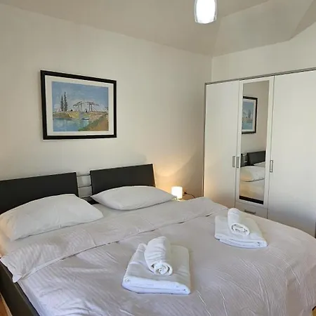 Διαμέρισμα Spacious Seaview Apt, 250m To Beach, 4km To Trogir - *