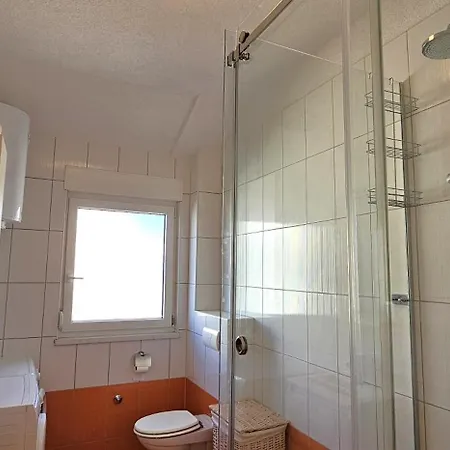 Spacious Seaview Apt, 250m To Beach, 4km To Trogir - Διαμέρισμα *